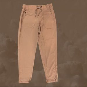 NWT XS All In Motion Capri Pants Taupe